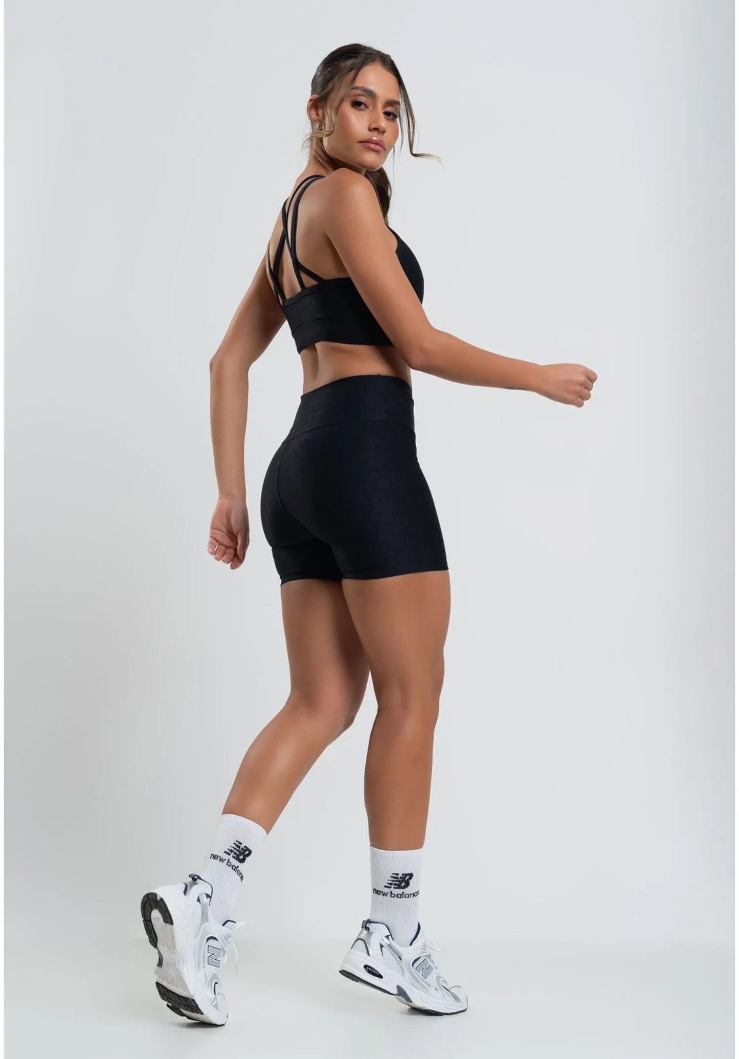 Top Decote Alto Com Tiras Preto